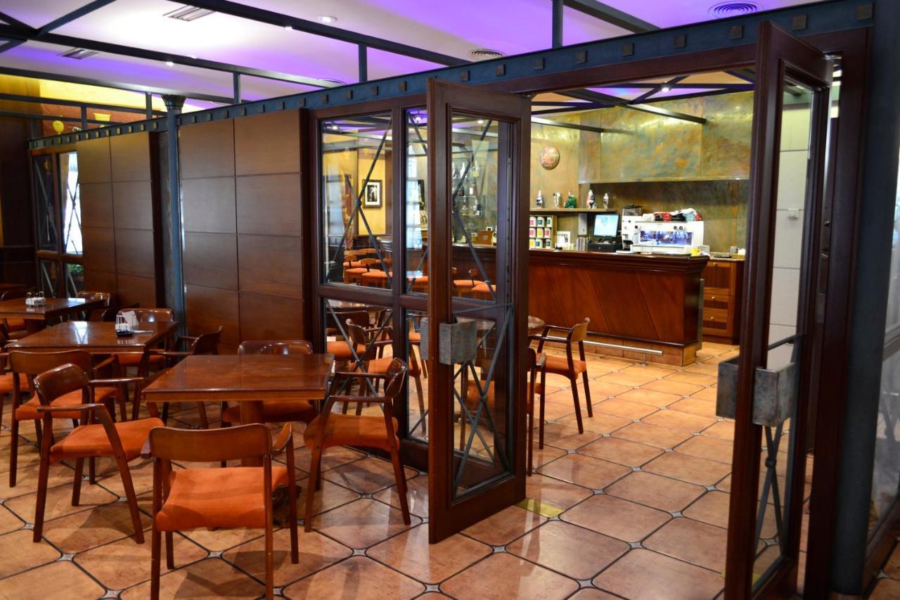 Hotel Alda El Suizo Φερόλ Εξωτερικό φωτογραφία